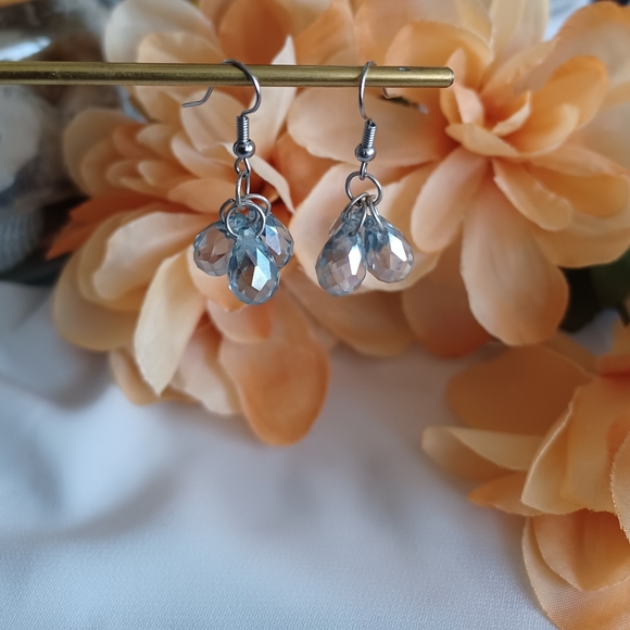 Powder Blue Crystal Bead Clusters - Picture 3 of 8